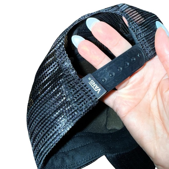 Vans Off the Wall Hat MENS ONE SIZE PRE-OWNED Mesh Snap Back Trucker Cap Black - Picture 6 of 6